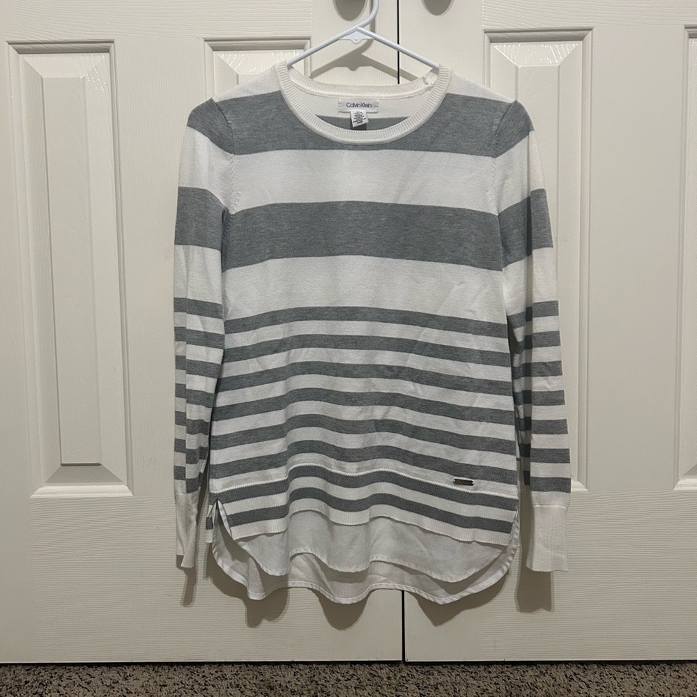 Calvin Klein White and Gray Knit Top